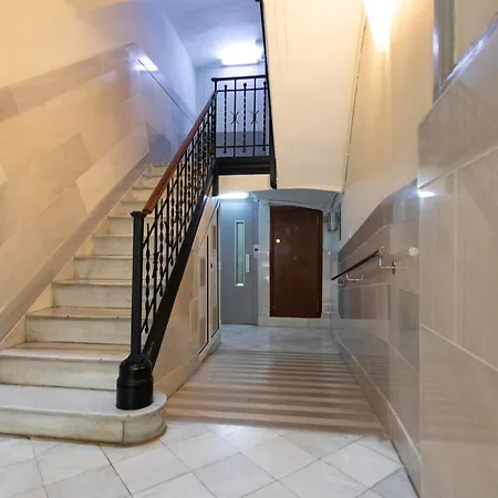 63mall321 - Beautiful Near The Sagrada Barcelone